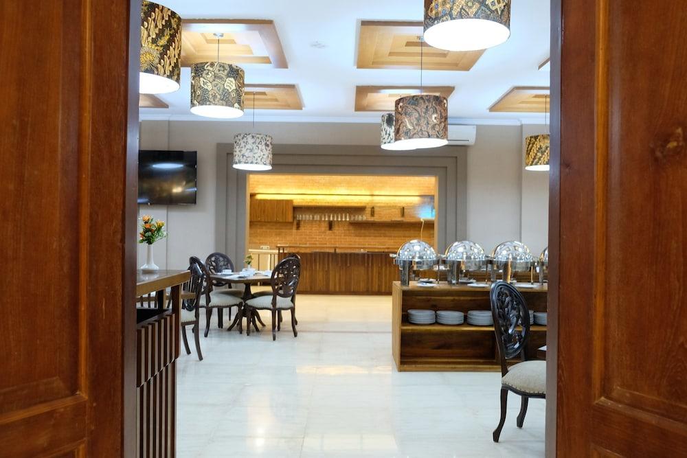 Mexolie Hotel Kebumen Εξωτερικό φωτογραφία