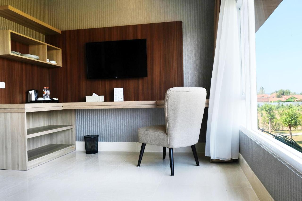 Mexolie Hotel Kebumen Εξωτερικό φωτογραφία